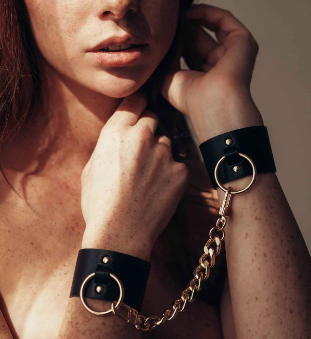 Наручники Bijoux Indiscrets Maze Wide Cuffs (Black) - Зображення 2