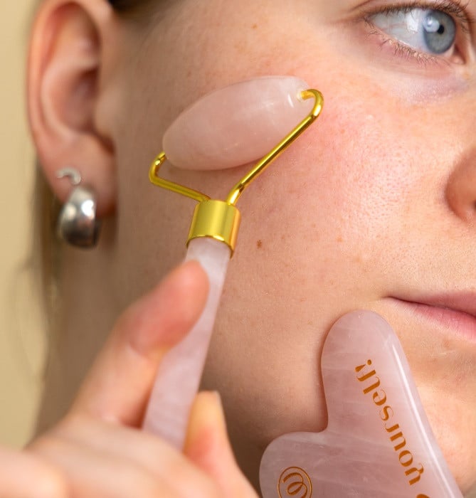 Набір гуаша ролер і скребок Womanizer Gua Sha Quartz Set - Зображення 3