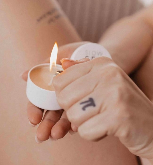 Массажная свеча Bijoux Indiscrets Slow Sex Full Body Massage Candle, 50 г - Изображение 3