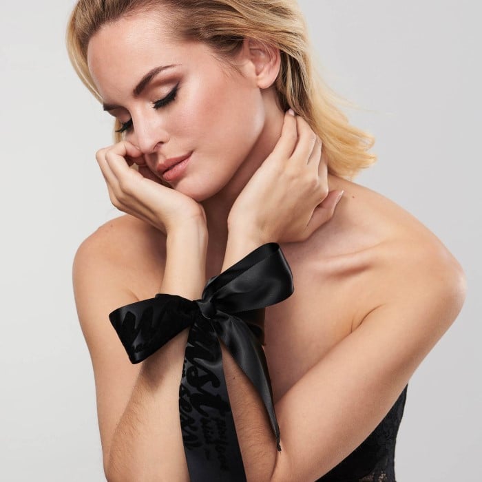 Атласні стрічки Bijoux Indiscrets Silky Sensual Handcuffs - Зображення 3
